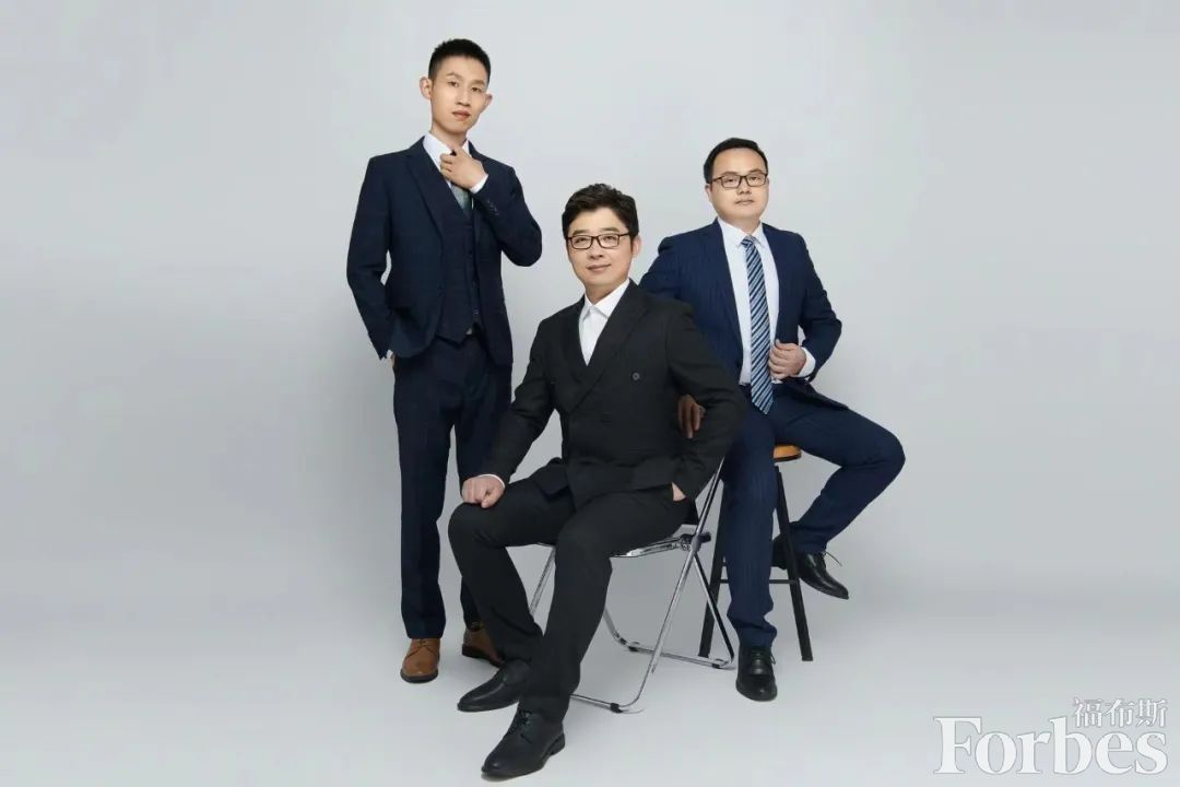 founders: CEO Mang , CTO Dr. Liu ,and COO Dr. Xie.